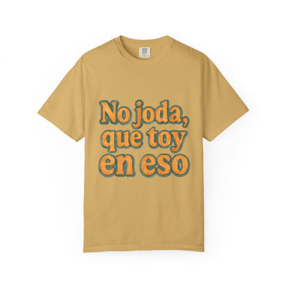 Dominican Streetwear Tee – “No Joda, Que Estoy en Eso” | Perfect Gift for Friends