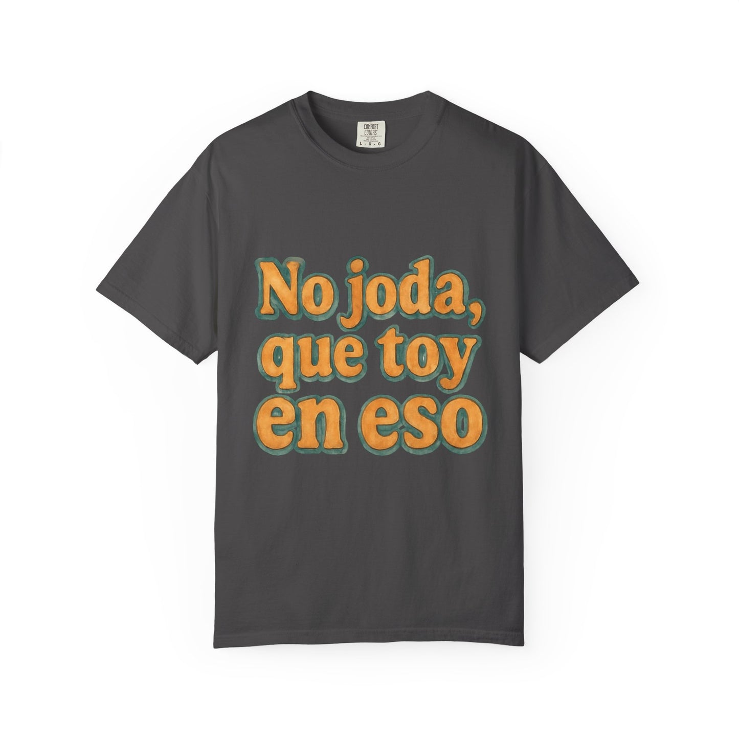 Dominican Streetwear Tee – “No Joda, Que Estoy en Eso” | Perfect Gift for Friends