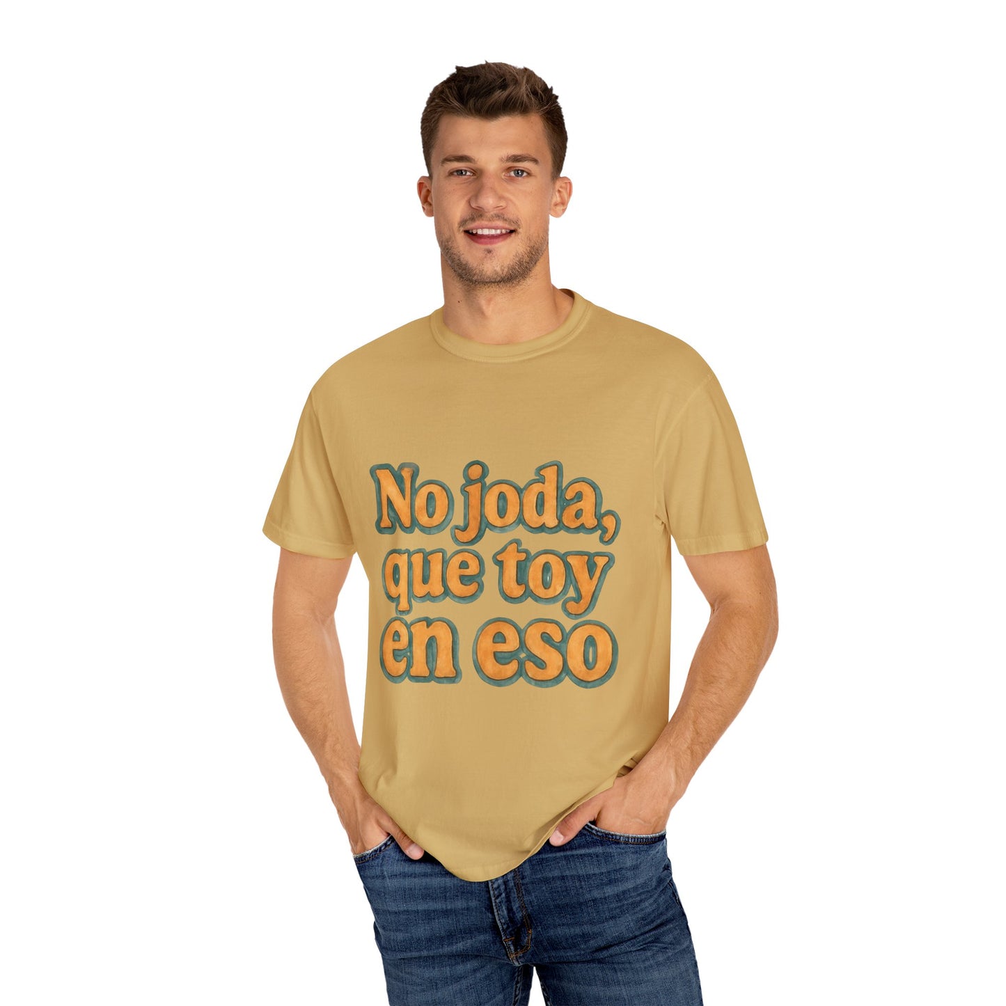 Dominican Streetwear Tee – “No Joda, Que Estoy en Eso” | Perfect Gift for Friends