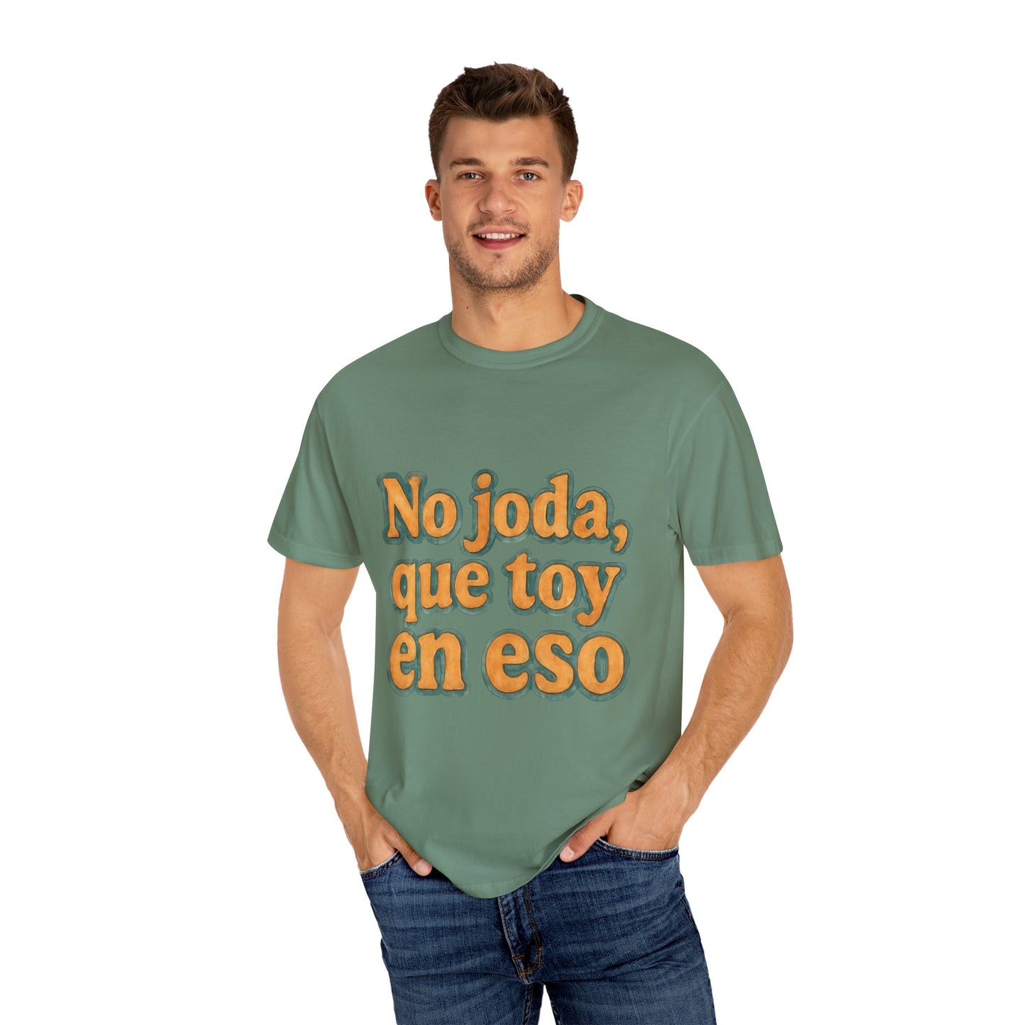 Dominican Streetwear Tee – “No Joda, Que Estoy en Eso” | Perfect Gift for Friends