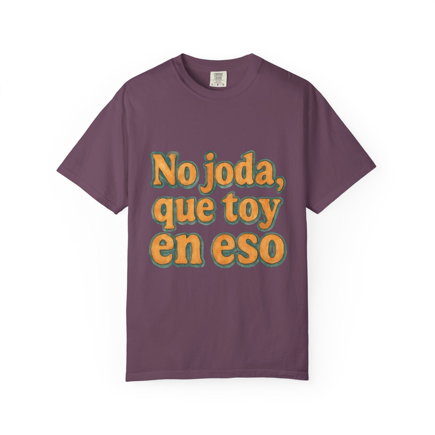 Dominican Streetwear Tee – “No Joda, Que Estoy en Eso” | Perfect Gift for Friends