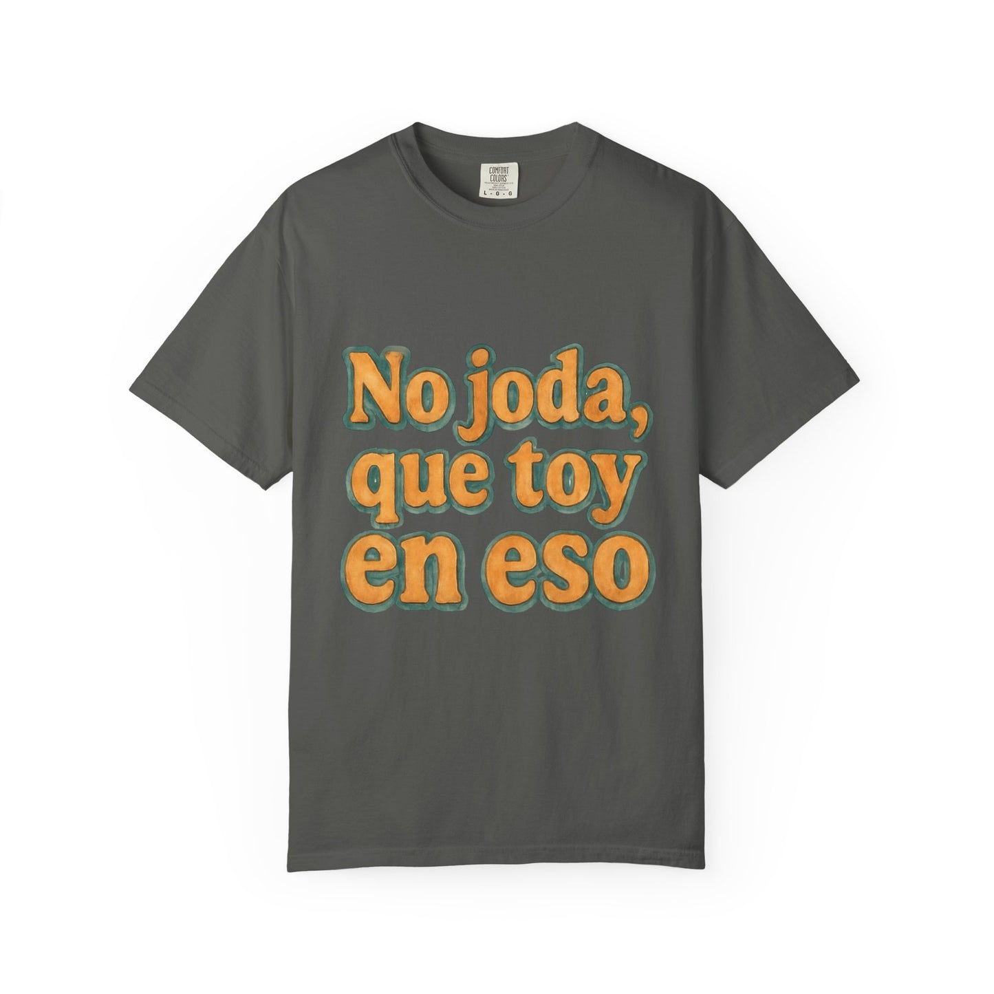 Dominican Streetwear Tee – “No Joda, Que Estoy en Eso” | Perfect Gift for Friends