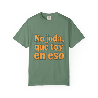 Dominican Streetwear Tee – “No Joda, Que Estoy en Eso” | Perfect Gift for Friends