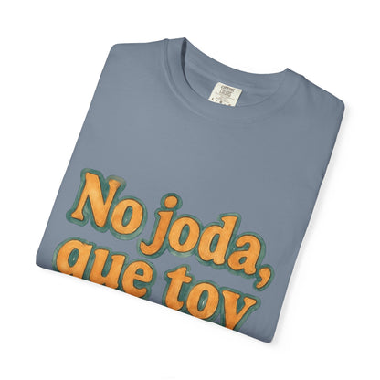 Dominican Streetwear Tee – “No Joda, Que Estoy en Eso” | Perfect Gift for Friends
