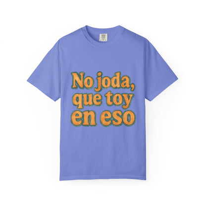 Dominican Streetwear Tee – “No Joda, Que Estoy en Eso” | Perfect Gift for Friends