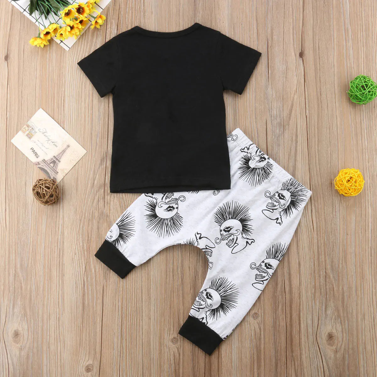 Ropa de bebé niño con calavera negra