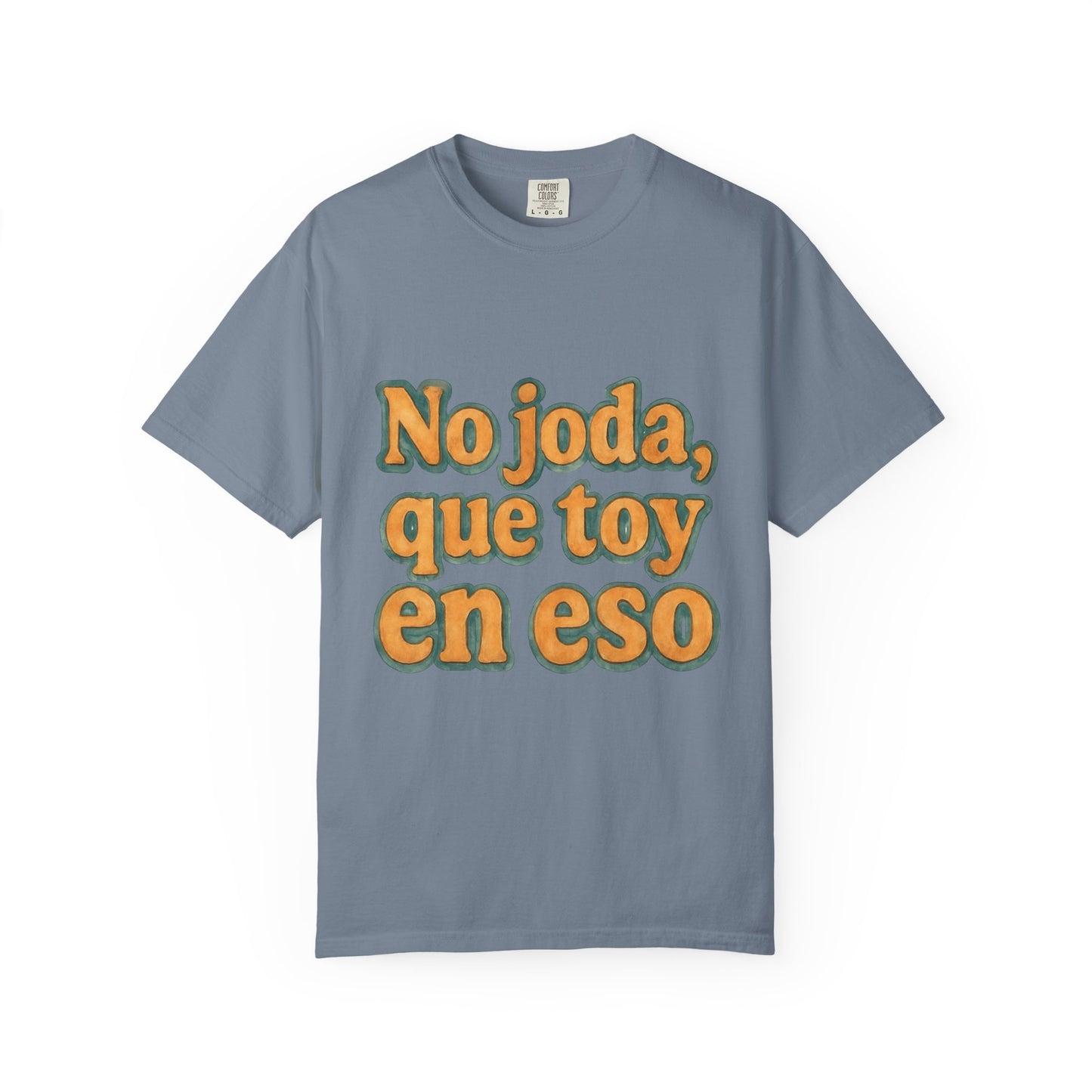 Dominican Streetwear Tee – “No Joda, Que Estoy en Eso” | Perfect Gift for Friends