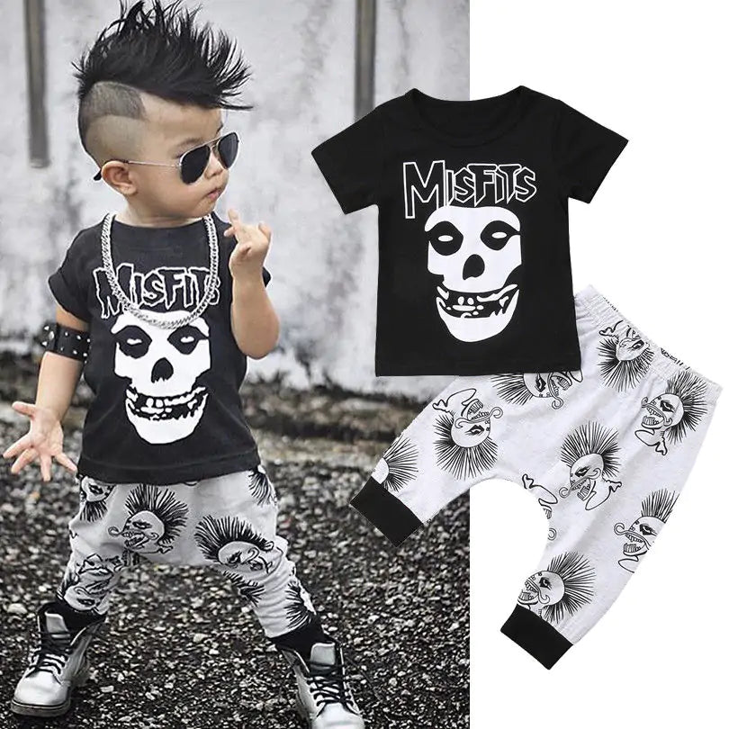 Ropa de bebé niño con calavera negra