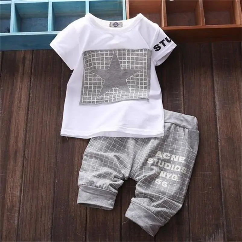 Conjunto de ropa de verano para bebé niño con estampado de estrellas: camiseta + pantalón